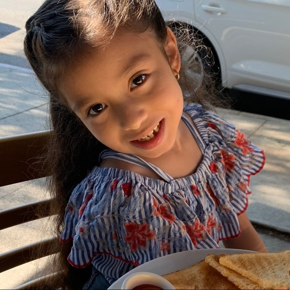 Hi I’m Zoe! Welcome to my closet🌸 - Picture 7 of 16